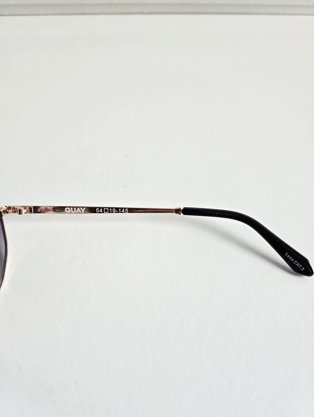 New Quay Australia Unisex Big Time Texture Gold Frame/Smoke Lens Sunglasses